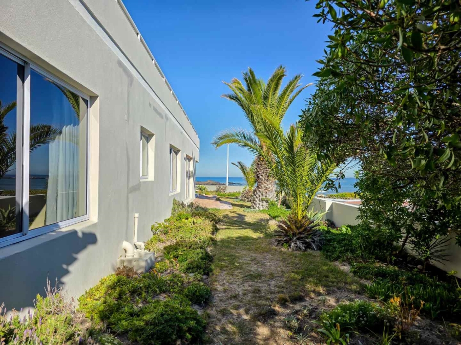 5 Bedroom Property for Sale in Bloubergstrand Western Cape